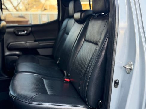 Used 2019 Toyota Tacoma TRD Off-Road image 33