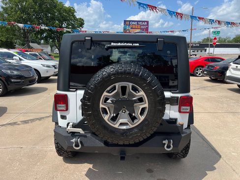Used 2018 Jeep Wrangler Unlimited Rubicon w/ Max Tow Package AWD/4WD image 6