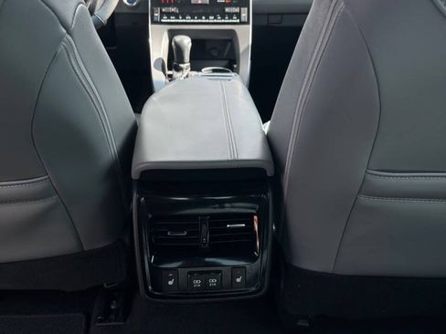 Used 2019 Toyota Avalon Limited FWD image 10