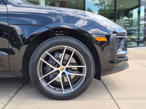 Certified 2026 Porsche Macan AWD/4WD image 11