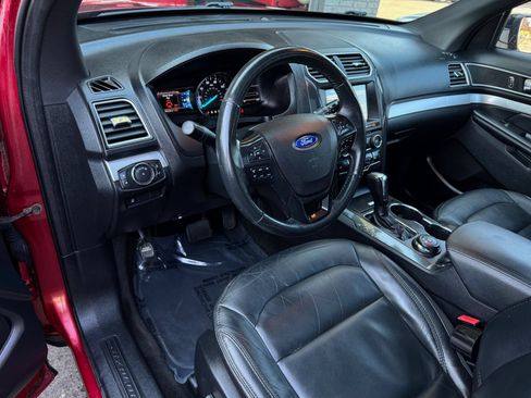 Used 2017 Ford Explorer XLT w/ Equipment Group 202A AWD/4WD image 10