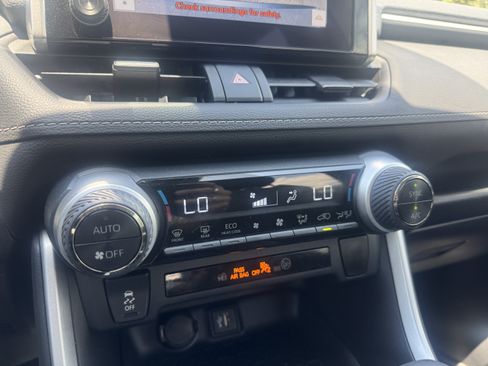 Used 2023 Toyota RAV4 LE AWD/4WD image 26