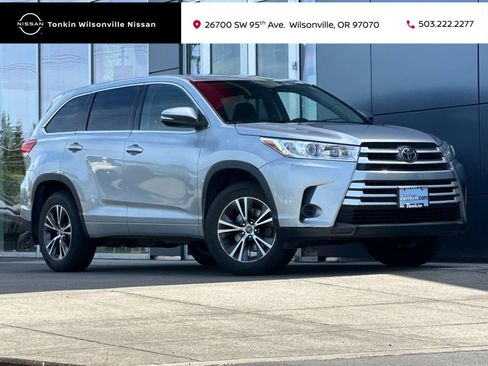 Used 2017 Toyota Highlander LE AWD/4WD image 1