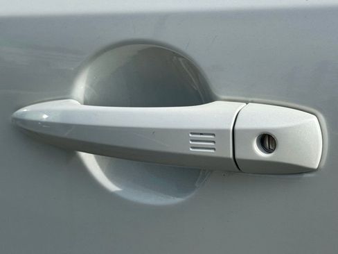 Used 2023 Nissan Ariya FWD image 14