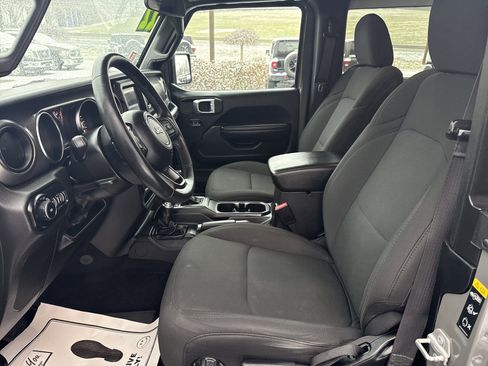 Used 2022 Jeep Wrangler Willys image 12