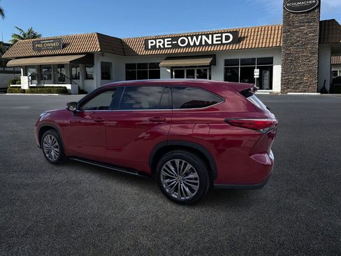 Used 2021 Toyota Highlander Platinum FWD image 5