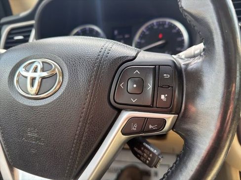Used 2017 Toyota Highlander Limited image 32