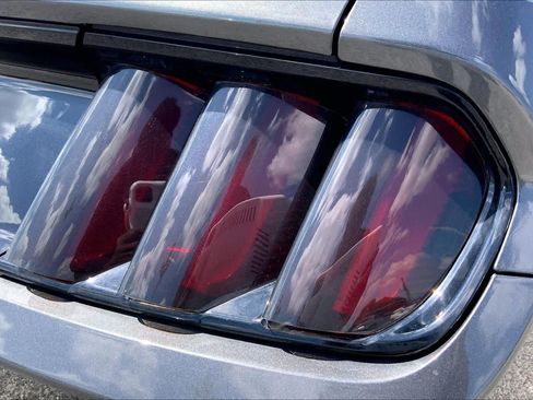 Used 2017 Ford Mustang Coupe RWD image 30