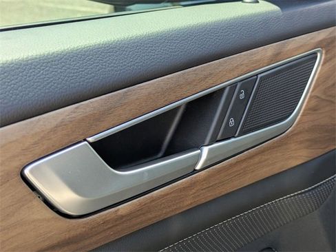 Used 2024 Volkswagen Atlas SE w/ Panoramic Sunroof Package image 13