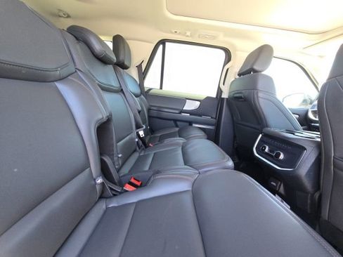 Used 2025 Ford Expedition Active AWD/4WD image 17