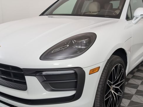 Certified 2025 Porsche Macan image 13