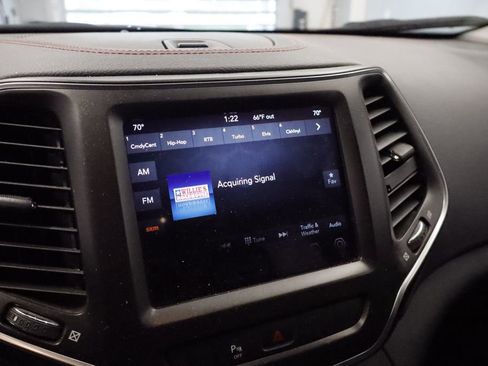 Used 2020 Jeep Cherokee Trailhawk w/ Cold Weather Group AWD/4WD image 29