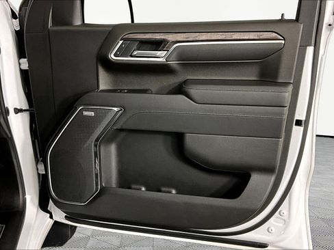 Used 2022 Chevrolet Silverado 1500 LTZ w/ LTZ Premium Package AWD/4WD image 29