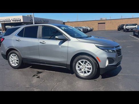 Used 2024 Chevrolet Equinox LT image 2