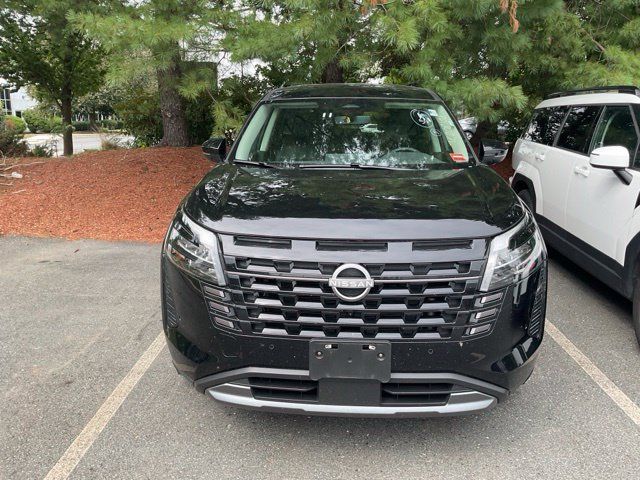Used 2026 Nissan Pathfinder SL AWD/4WD image 2