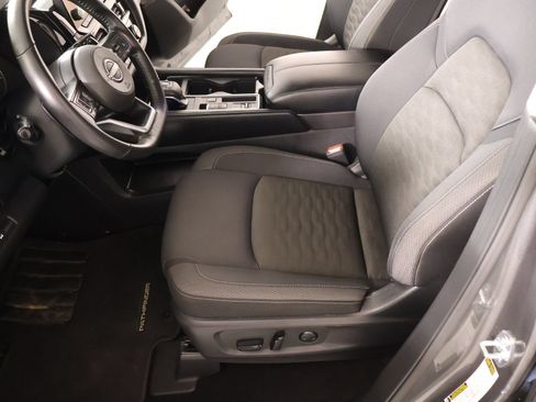 Used 2025 Nissan Pathfinder SV FWD image 11
