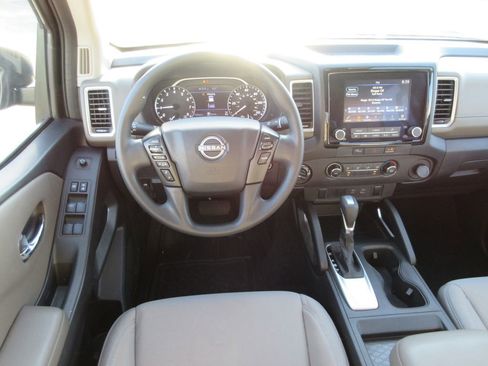 Used 2023 Nissan Frontier SV image 16