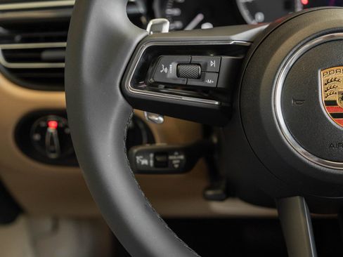 Certified 2026 Porsche Macan AWD/4WD image 14
