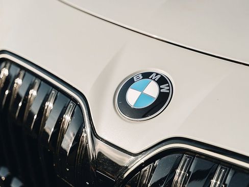 Used 2025 BMW 760i xDrive w/ Executive Package image 13