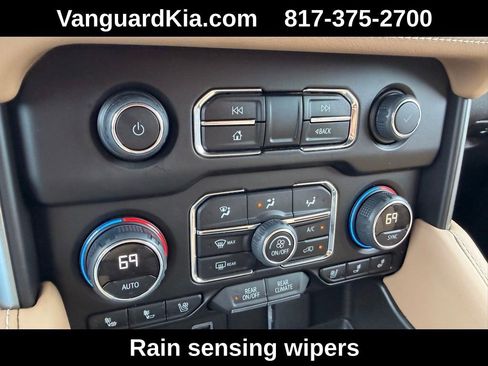 Used 2024 Chevrolet Suburban Premier AWD/4WD image 20