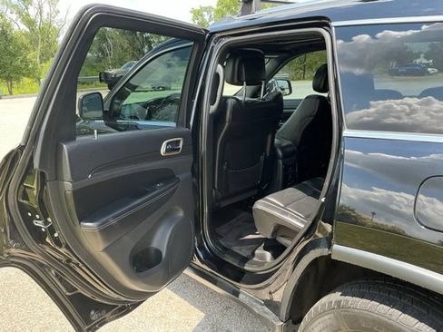 Used 2017 Jeep Grand Cherokee Limited w/ Luxury Group II AWD/4WD image 16