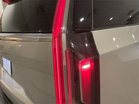 Certified 2022 Cadillac Escalade ESV Premium Luxury w/ Performance Package image 13