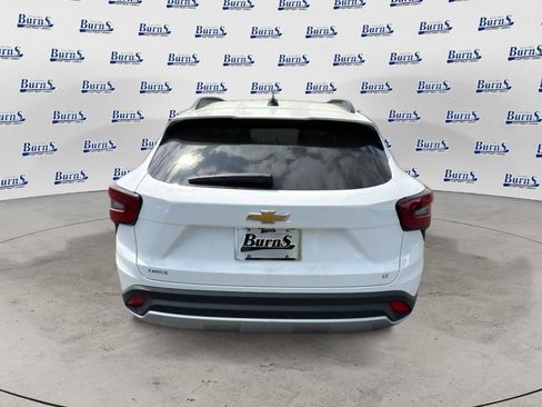 Used 2025 Chevrolet Trax LT w/ LT Convenience Package FWD image 6