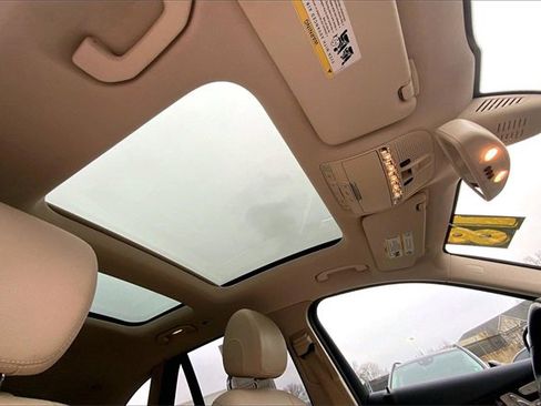 Used 2018 Mercedes-Benz GLC 300 4MATIC image 11