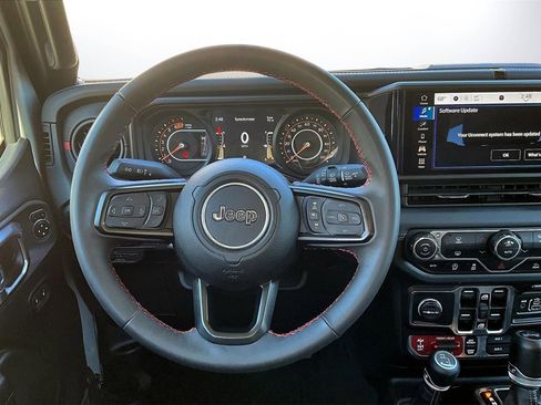 Used 2024 Jeep Wrangler Unlimited Rubicon image 10