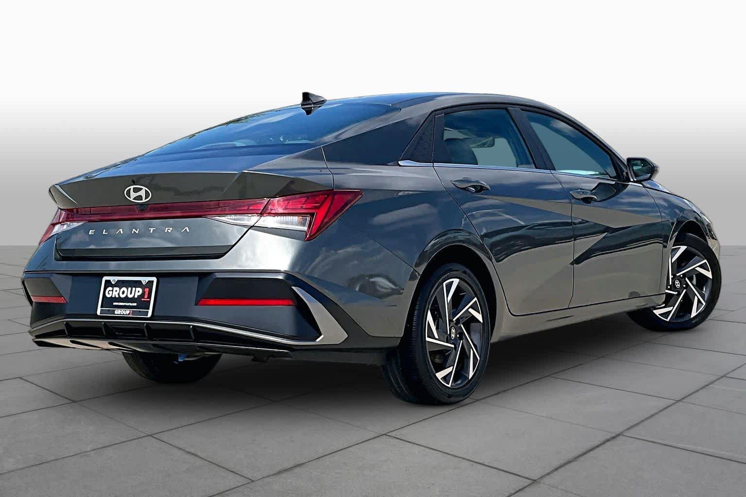 Certified 2025 Hyundai Elantra SEL FWD image 13