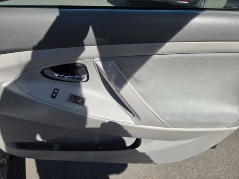 Used 2011 Toyota Camry LE FWD image 10