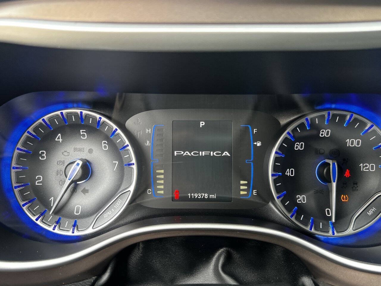 Used 2017 Chrysler Pacifica Touring-L FWD image 21