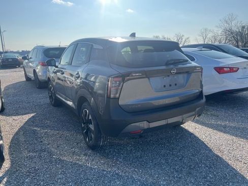 Used 2025 Nissan Kicks SV image 6