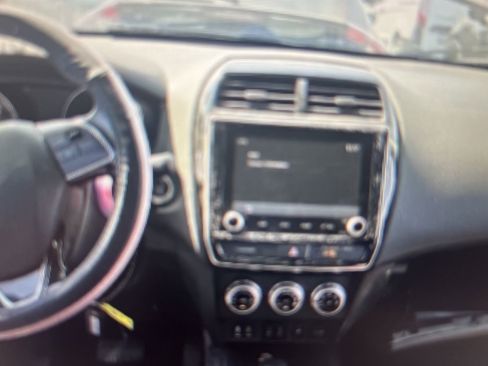 Used 2021 Mitsubishi Outlander Sport SE image 5