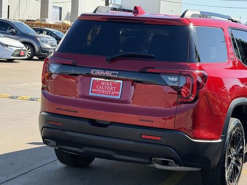 Used 2023 GMC Acadia SLT w/ Elevation Edition image 7