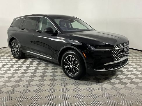 Used 2025 Lincoln Nautilus Premier image 6