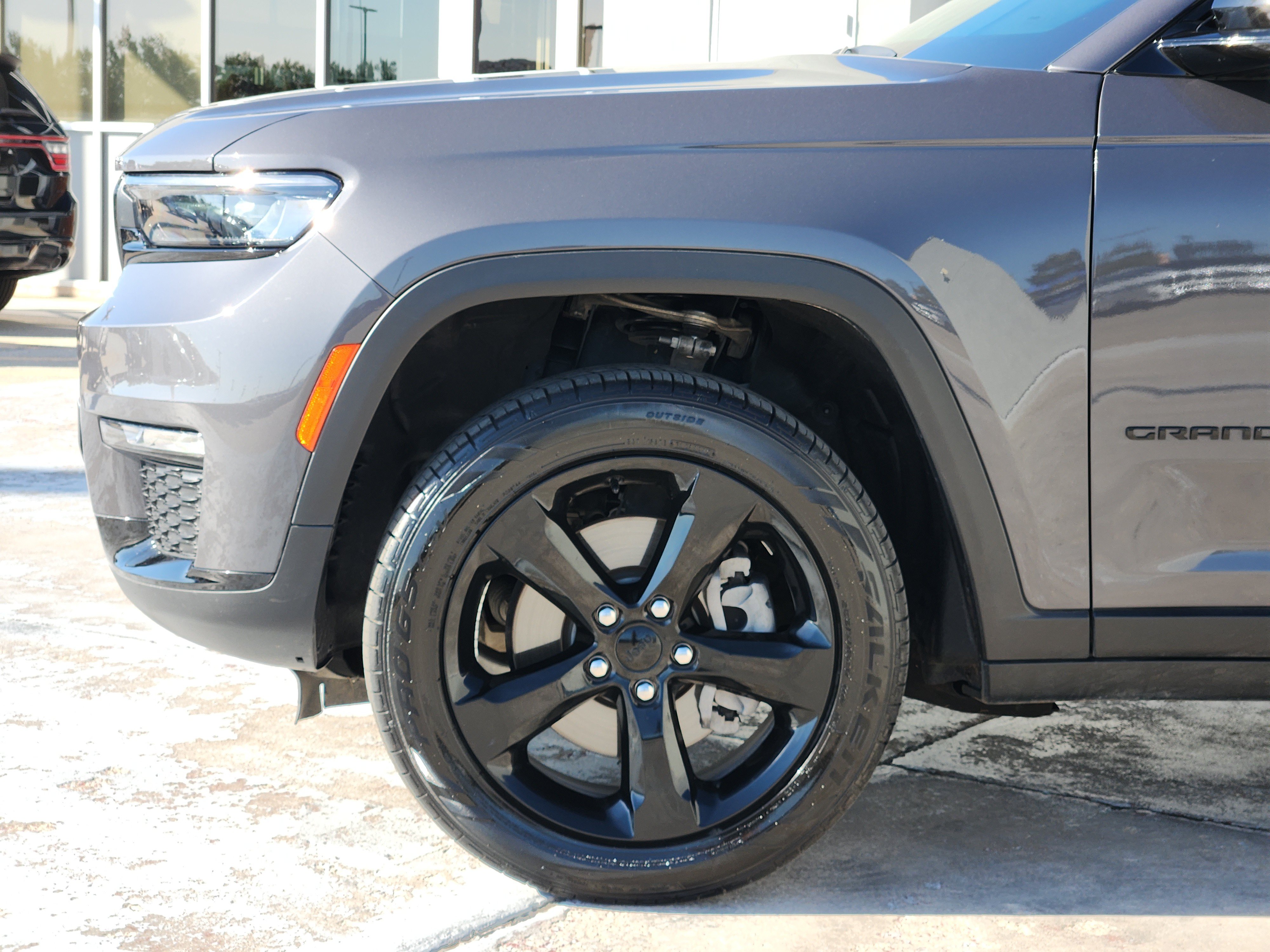 Used 2024 Jeep Grand Cherokee L Limited w/ Black Appearance Package AWD/4WD image 9