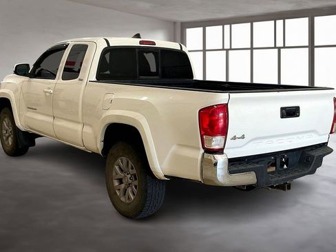 Used 2017 Toyota Tacoma SR image 7