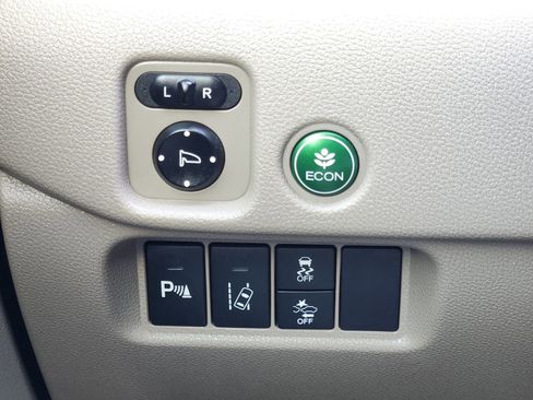 Used 2016 Honda Pilot Touring image 25