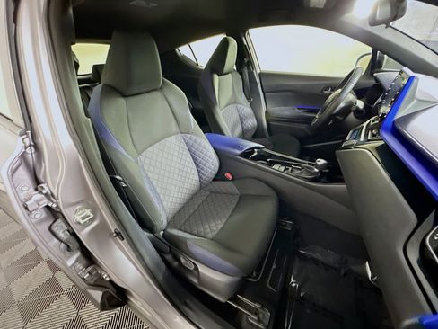 Used 2020 Toyota C-HR XLE FWD image 28