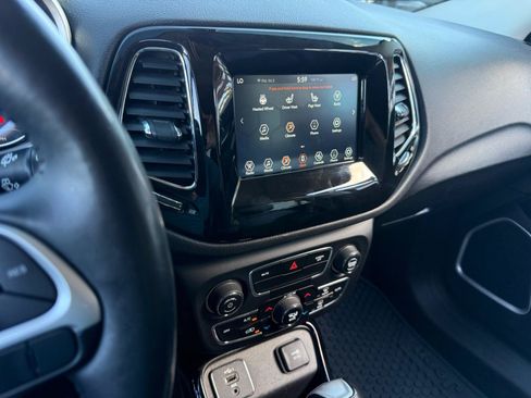 Used 2020 Jeep Compass Latitude FWD image 22