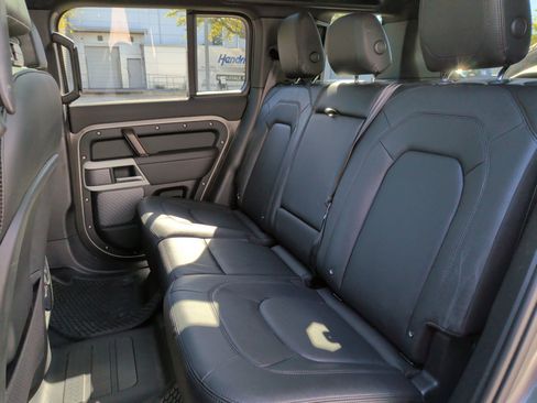 Used 2024 Land Rover Defender 110 S image 32