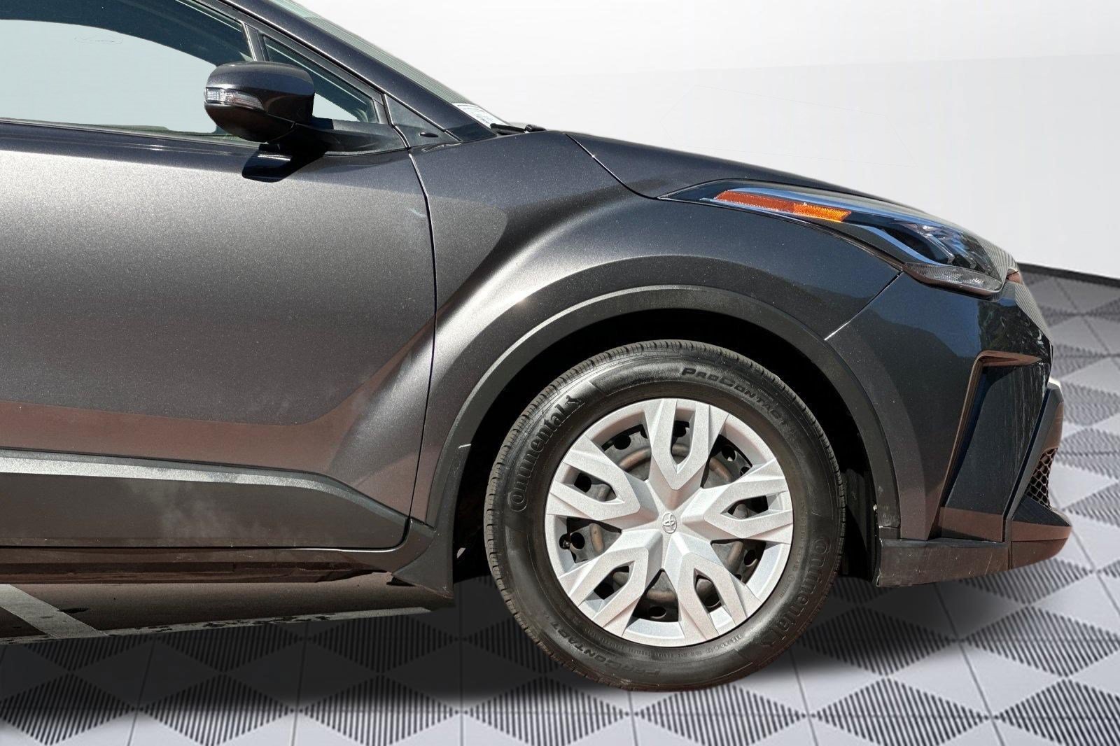 Used 2020 Toyota C-HR LE FWD image 33