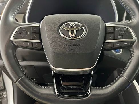 Used 2020 Toyota Highlander XLE image 16