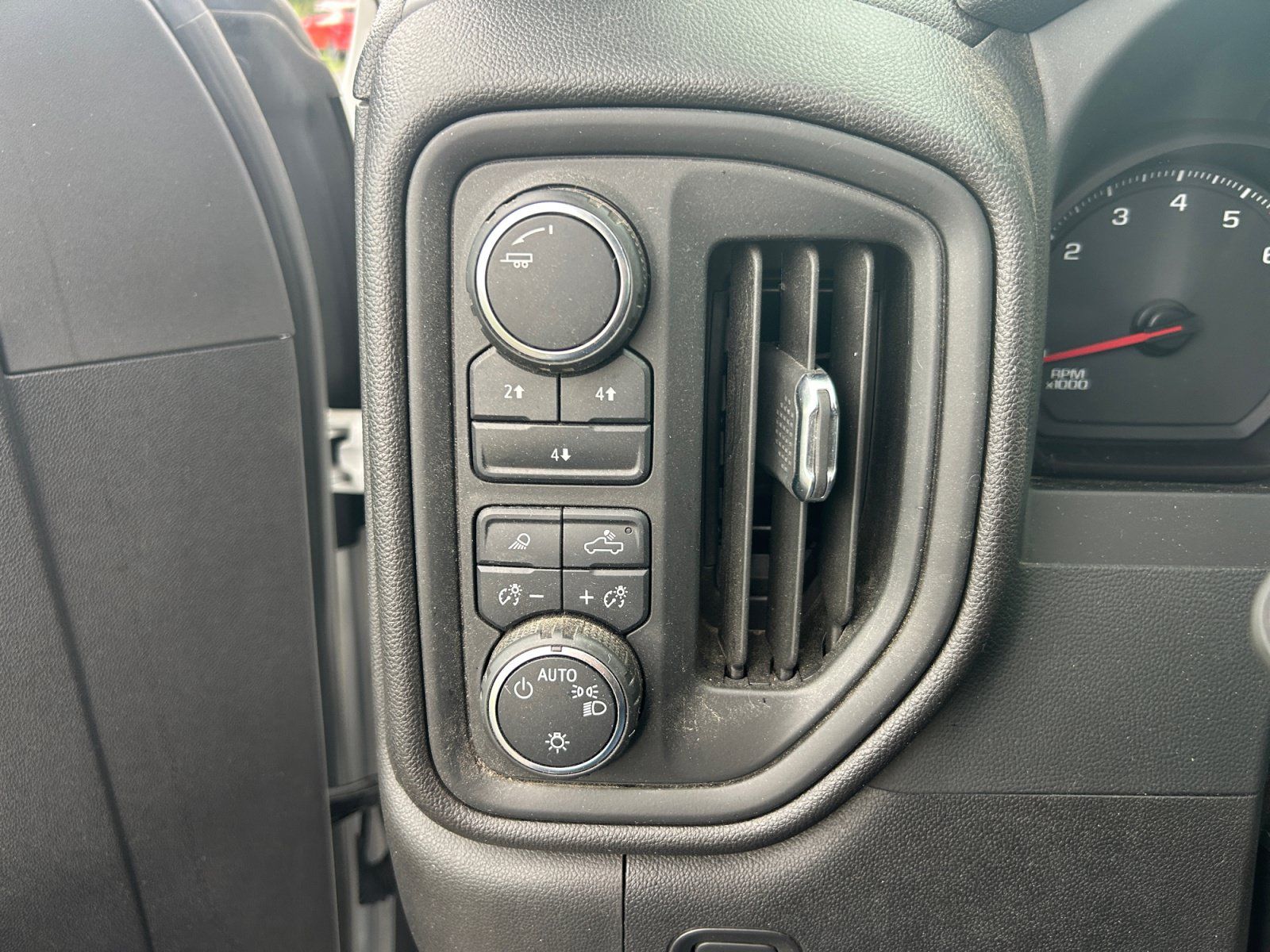Used 2024 Chevrolet Silverado 2500 Custom w/ Custom Value Package AWD/4WD image 19