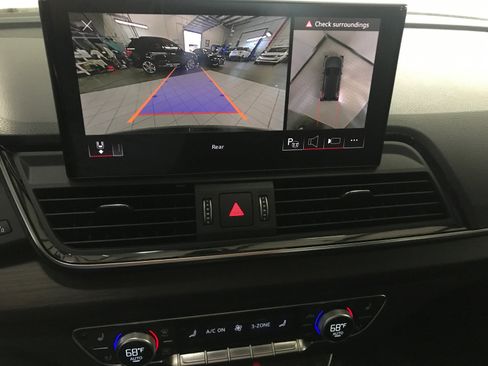 Used 2023 Audi Q5 2.0T Prestige w/ Prestige Package image 18