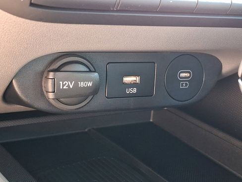 Certified 2025 Hyundai Elantra Sport image 23