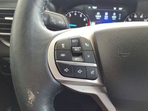 Used 2023 Ford Explorer XLT w/ Equipment Group 202A RWD image 14