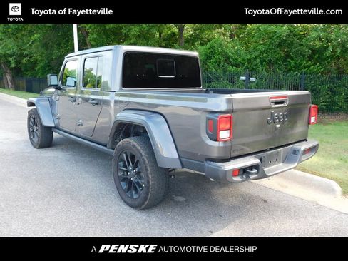 Used 2024 Jeep Gladiator Sport AWD/4WD image 3