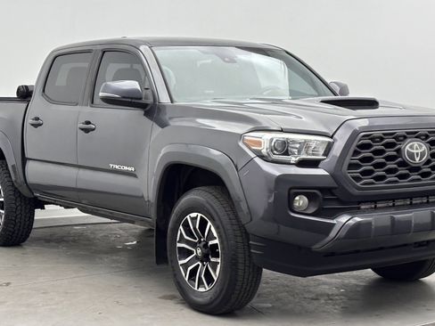 Used 2020 Toyota Tacoma TRD Sport RWD image 3
